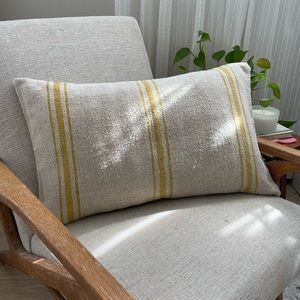 16x26 Linen w/ Yellow Striped Pillow